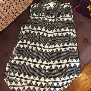 H&M black and white button down tank blouse